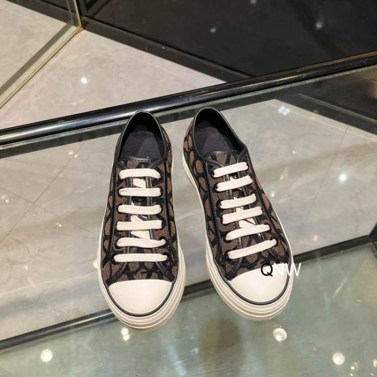 Picture of Valentino Shoes _SKUValentinosz35-454CNW040120022